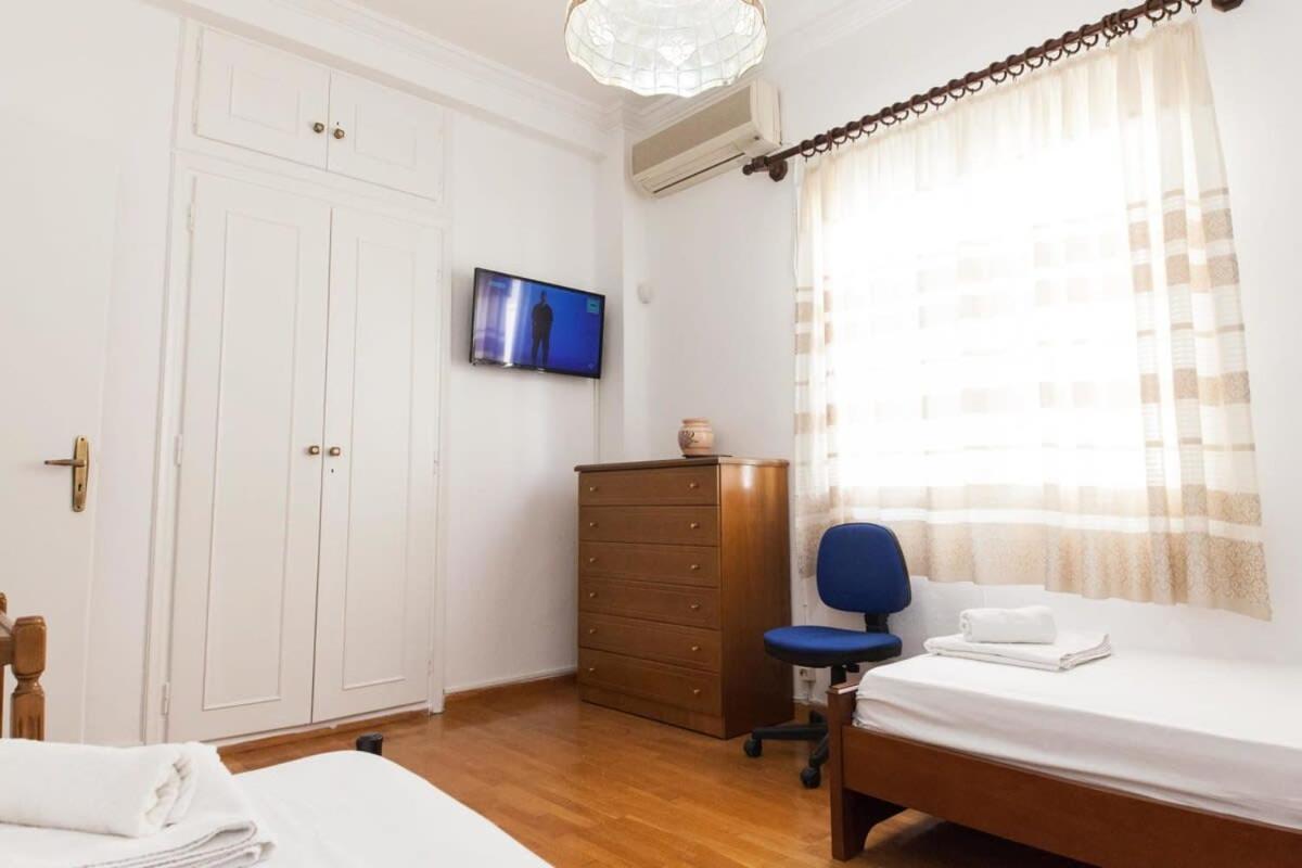 Charming Vintage 2Br Apartment With Balcony In Koukaki Athens Exterior photo