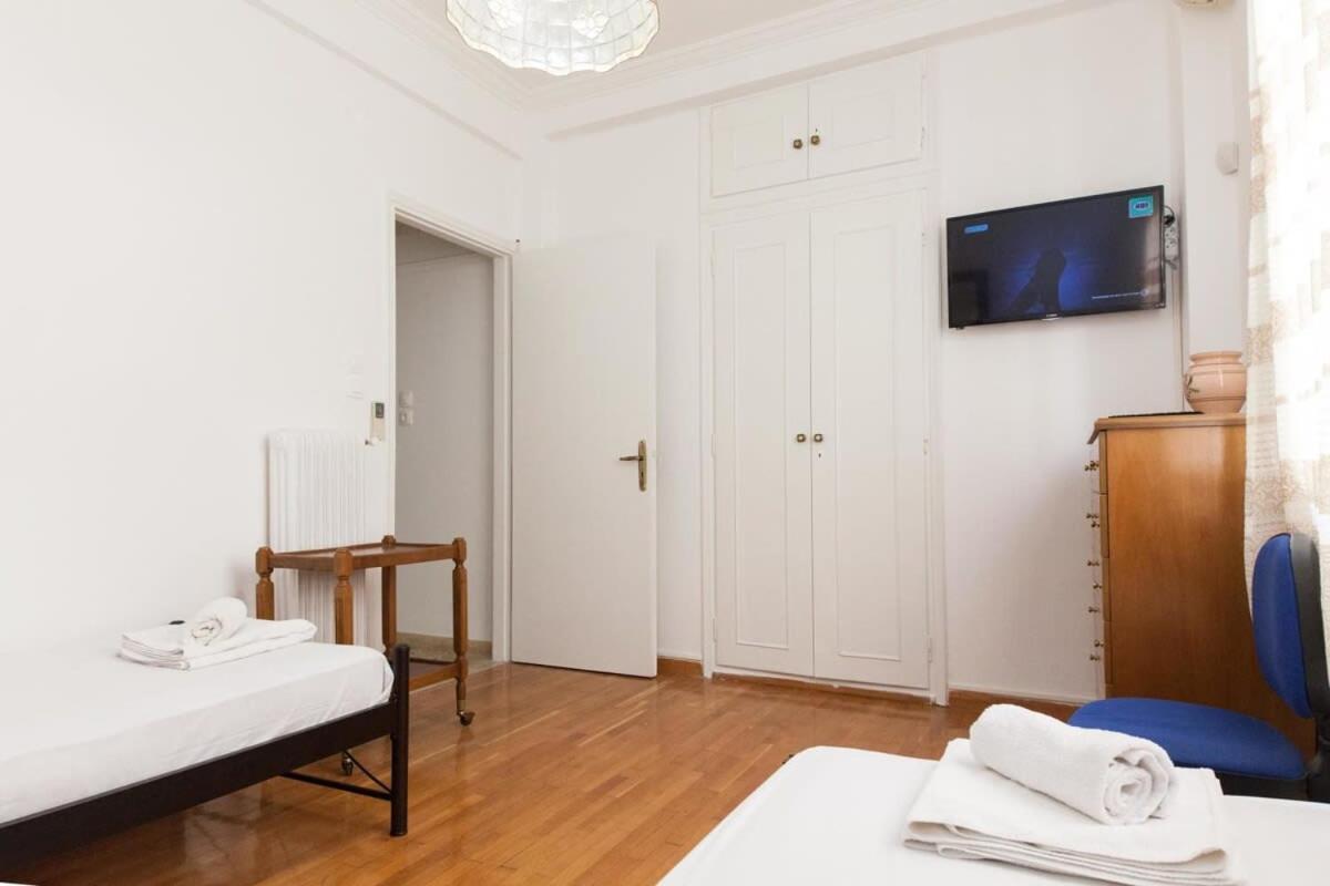 Charming Vintage 2Br Apartment With Balcony In Koukaki Athens Exterior photo